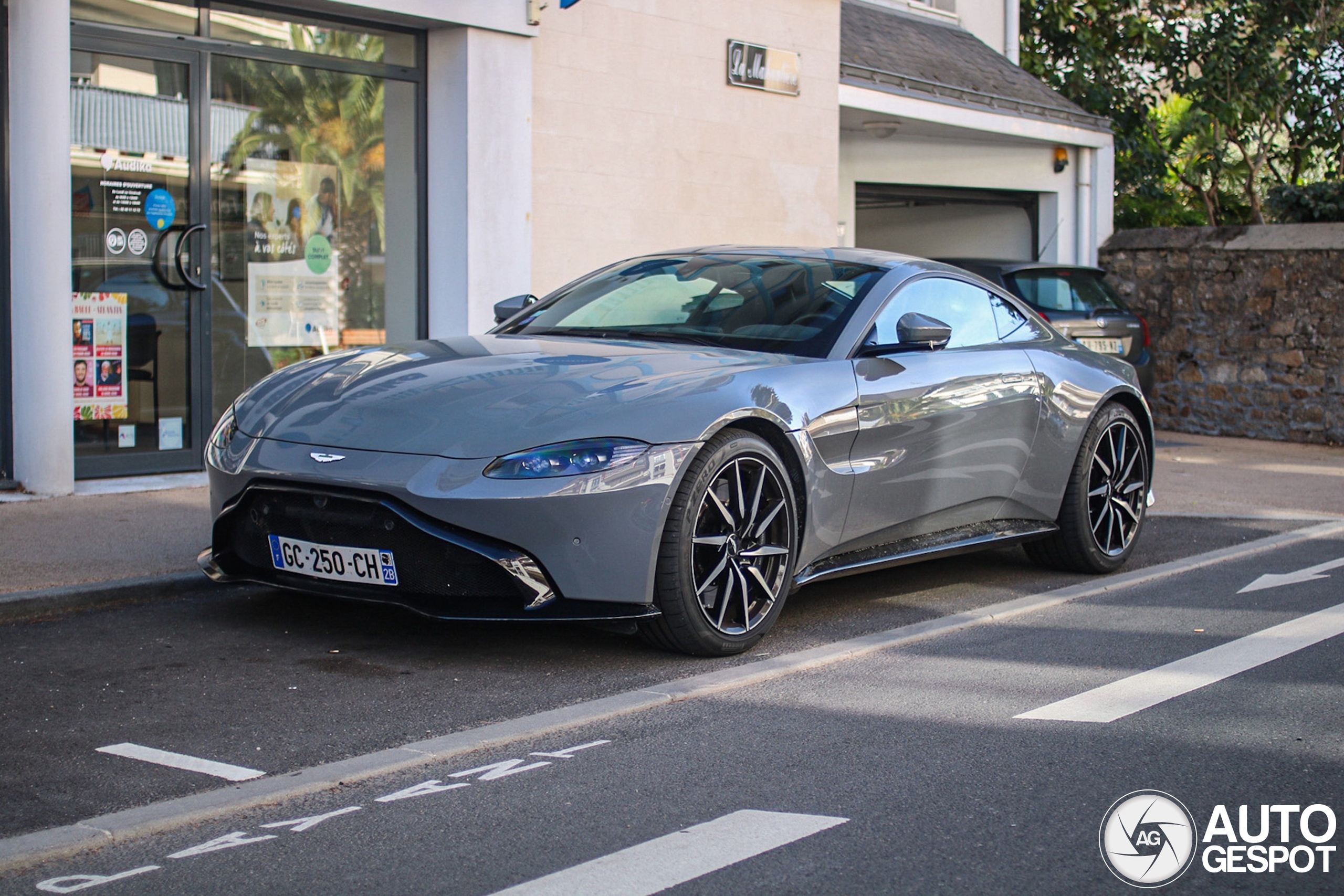 Aston Martin V8 Vantage 2018