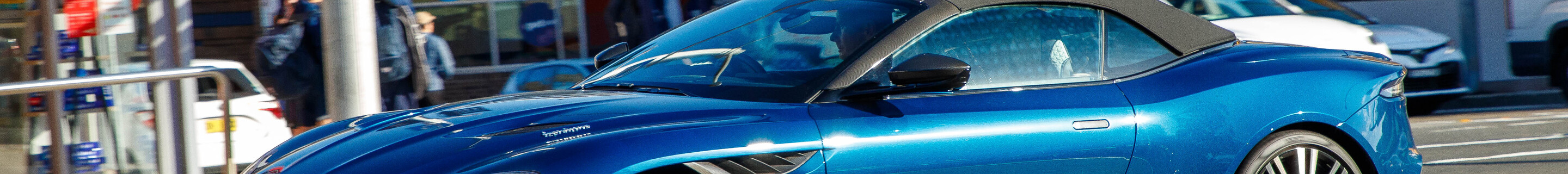 Aston Martin DBS Superleggera Volante