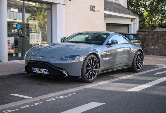 Aston Martin V8 Vantage 2018