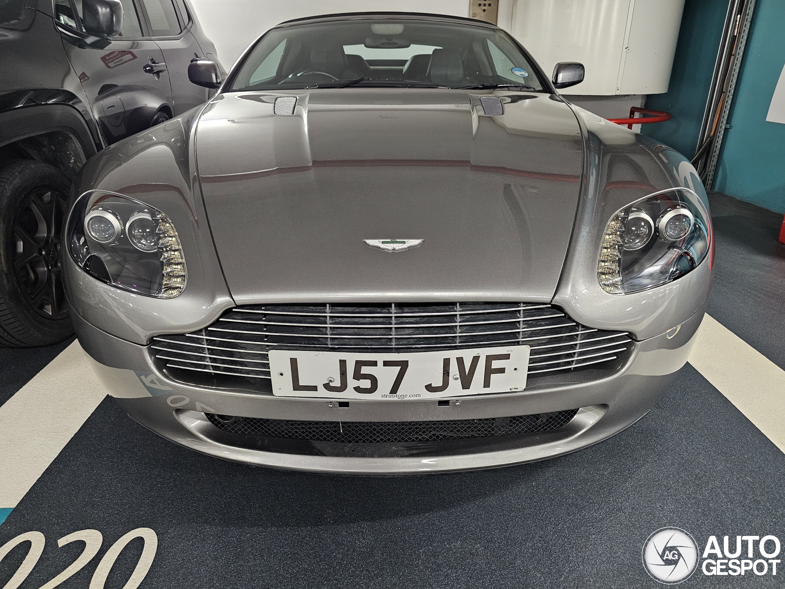 Aston Martin V8 Vantage Roadster