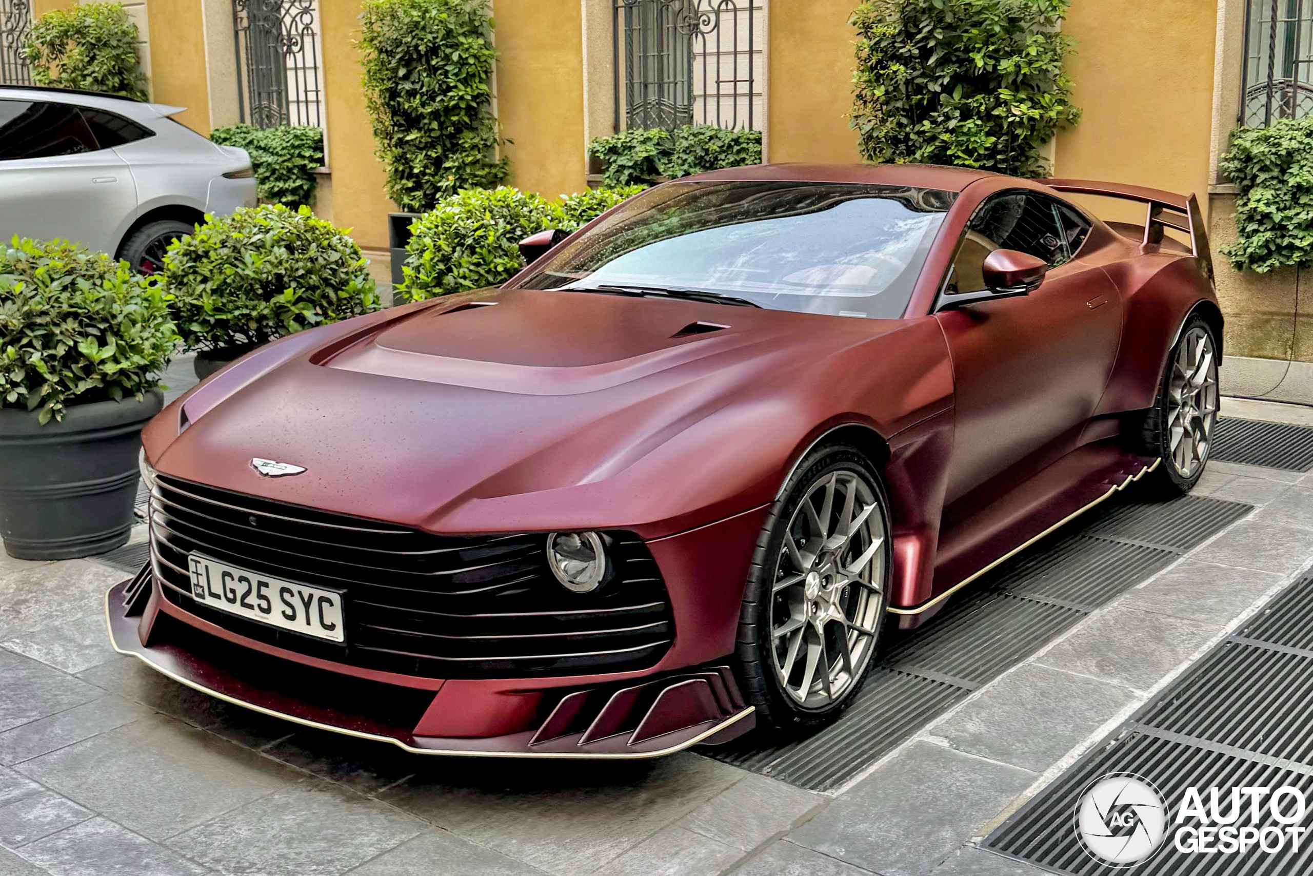 Aston Martin Valiant