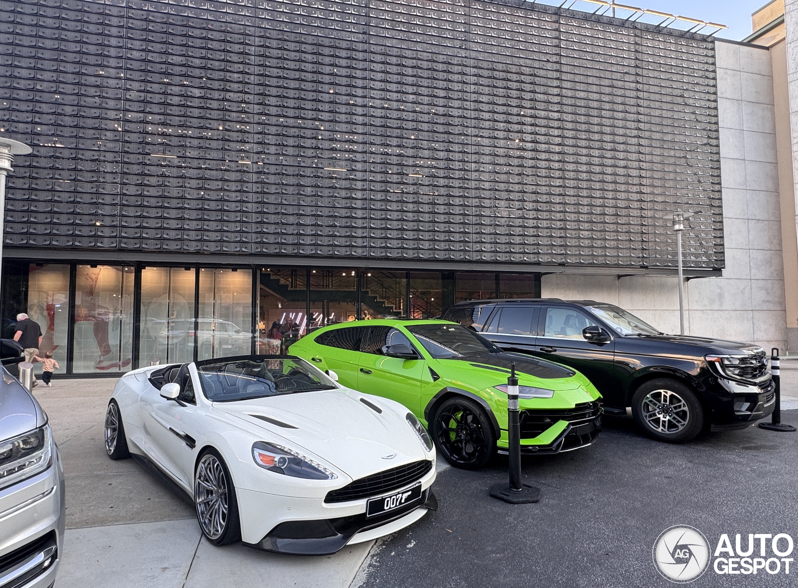 Aston Martin Vanquish Volante