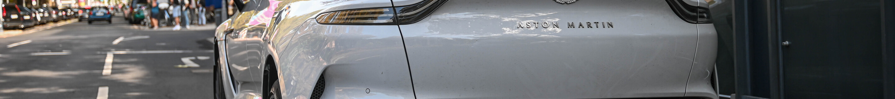 Aston Martin DBX707