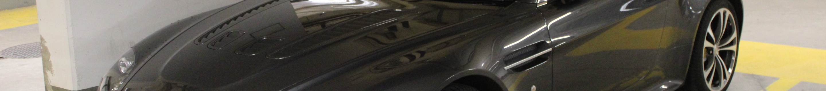 Aston Martin V12 Vantage