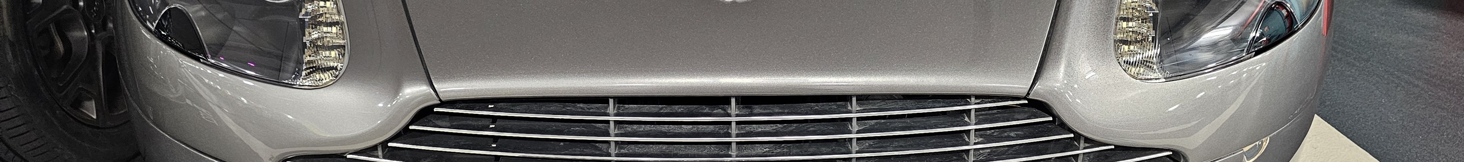 Aston Martin V8 Vantage Roadster