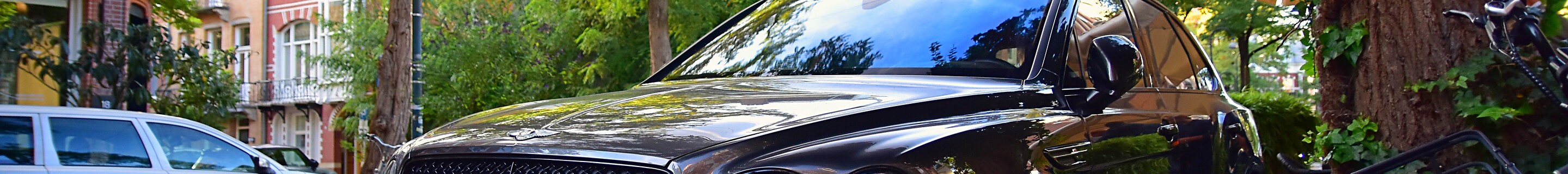 Bentley Bentayga Hybrid Azure