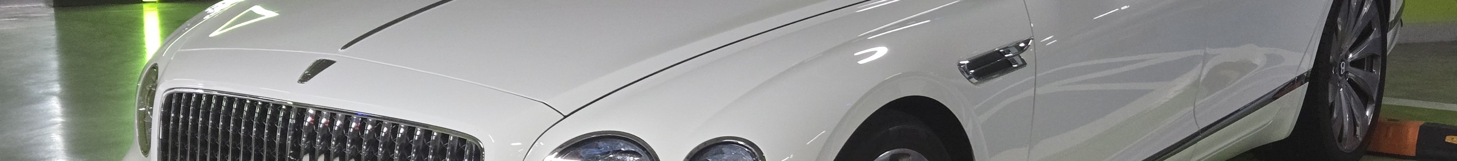 Bentley Flying Spur V8 Azure