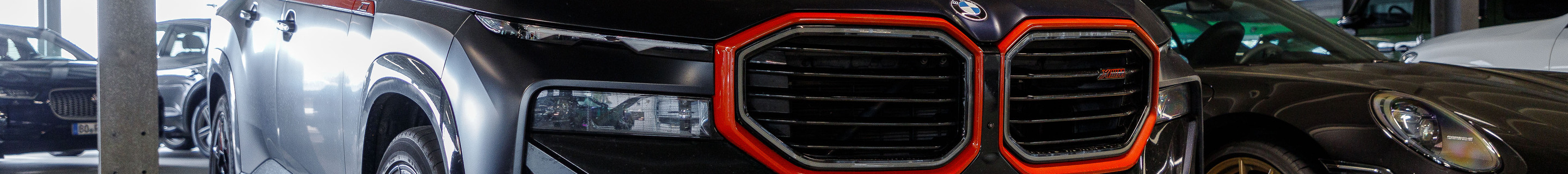 BMW XM G09 Label Red