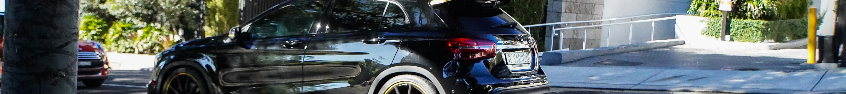 Mercedes-AMG GLA 45 X156 Yellow Night Edition