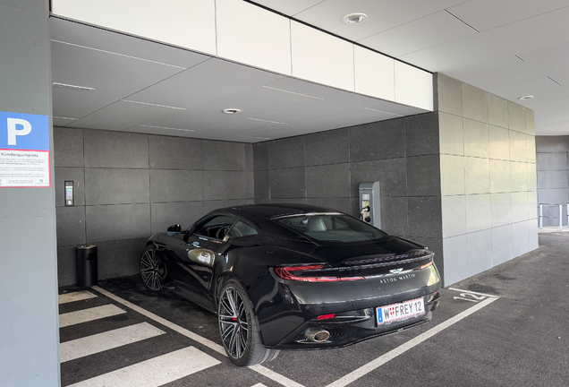 Aston Martin DB12