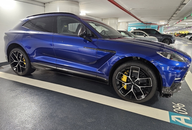 Aston Martin DBX707