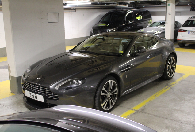 Aston Martin V12 Vantage