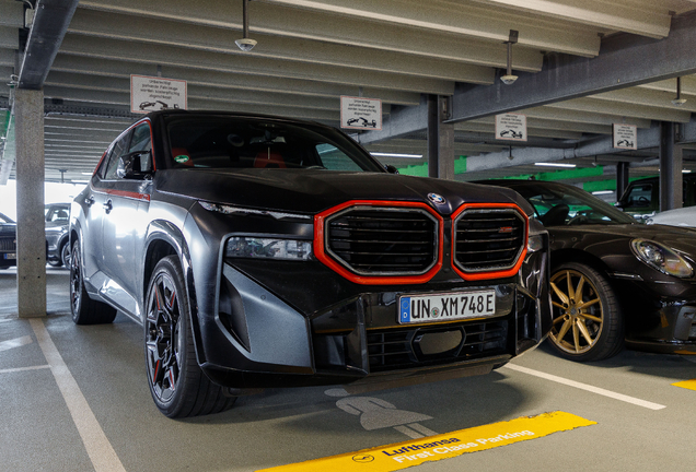 BMW XM G09 Label Red