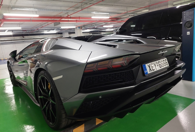 Lamborghini Aventador S LP740-4 Roadster