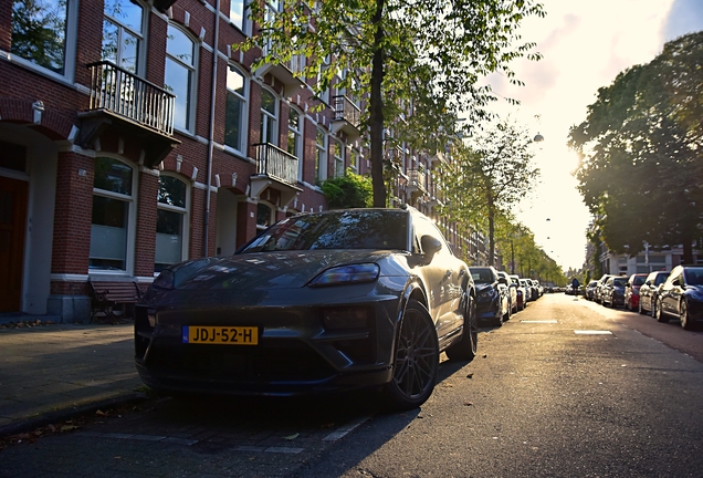 Porsche Macan EV Turbo