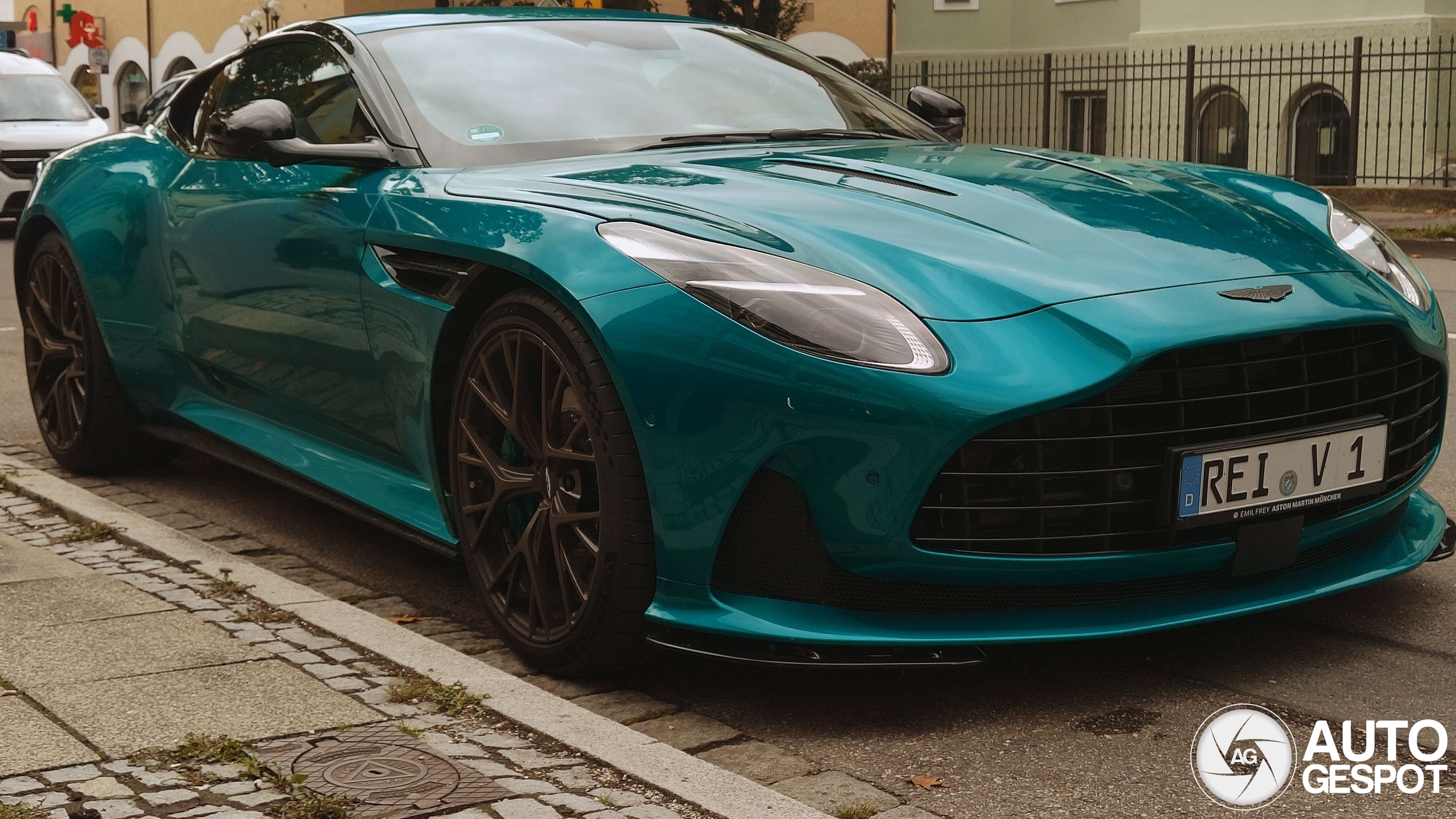 Aston Martin DB12