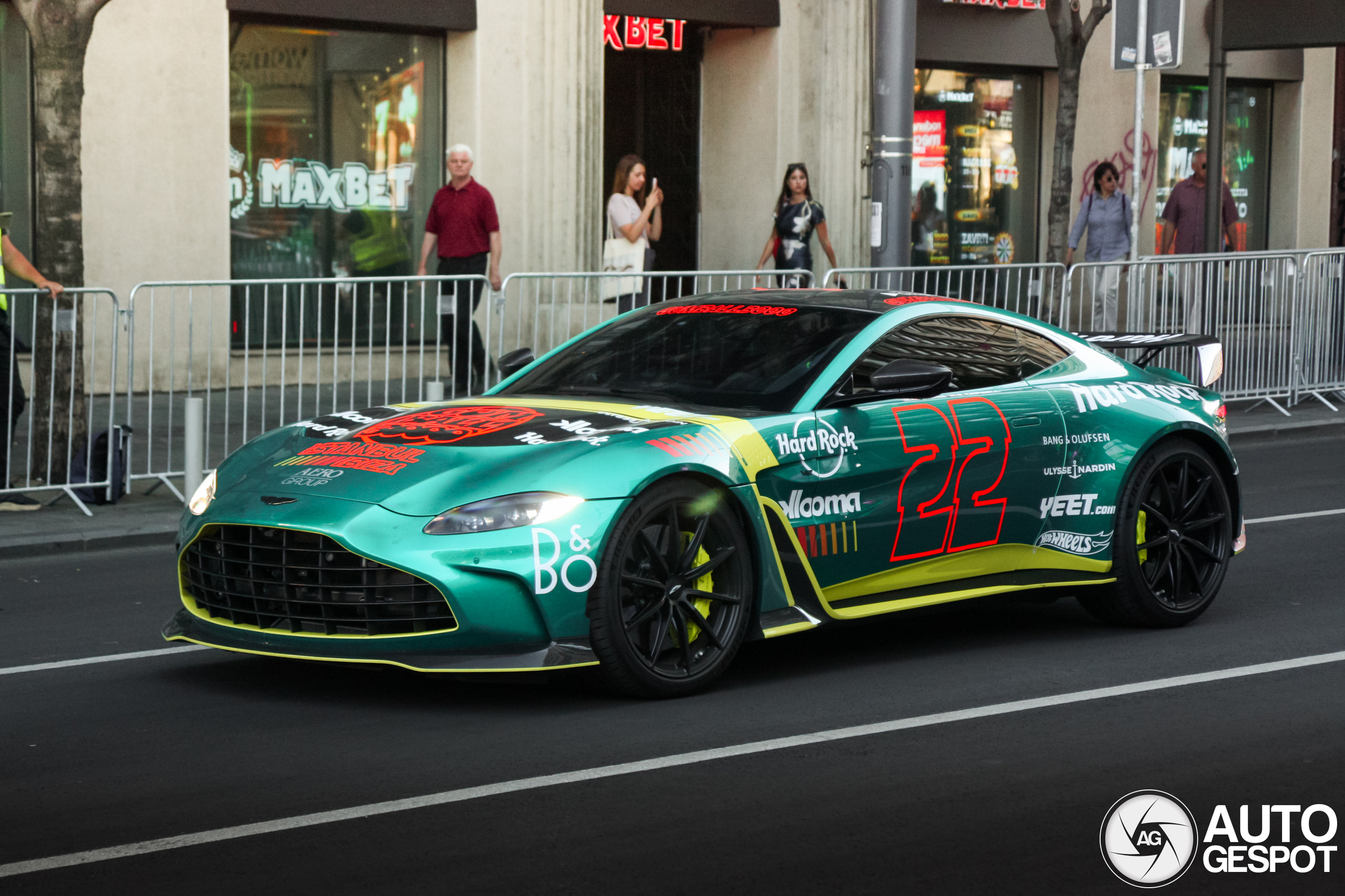 Aston Martin V12 Vantage 2023