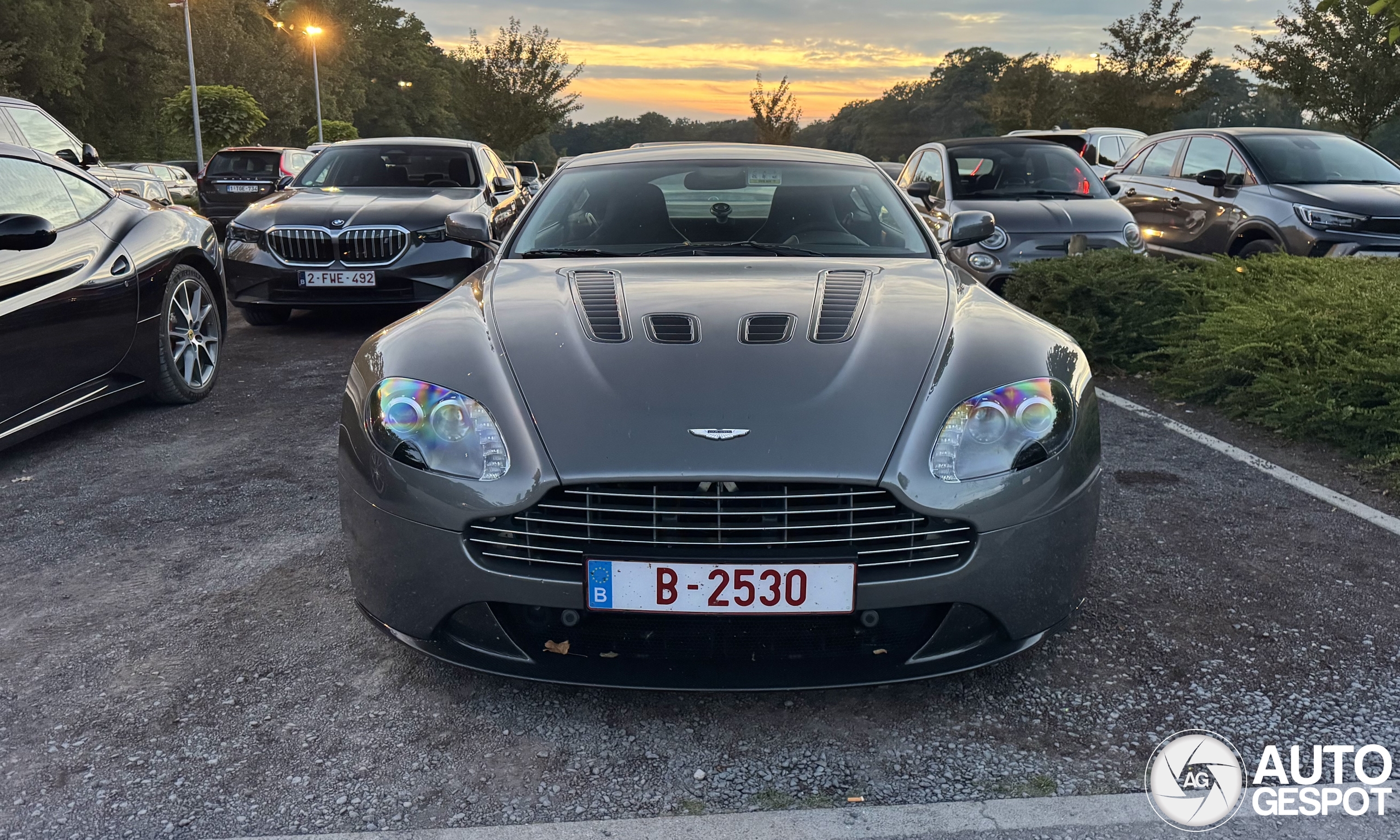Aston Martin V12 Vantage