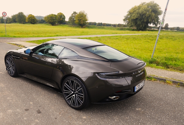 Aston Martin DB12