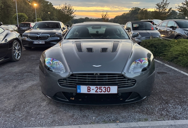 Aston Martin V12 Vantage