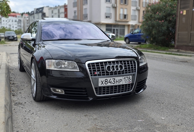 Audi S8 D3