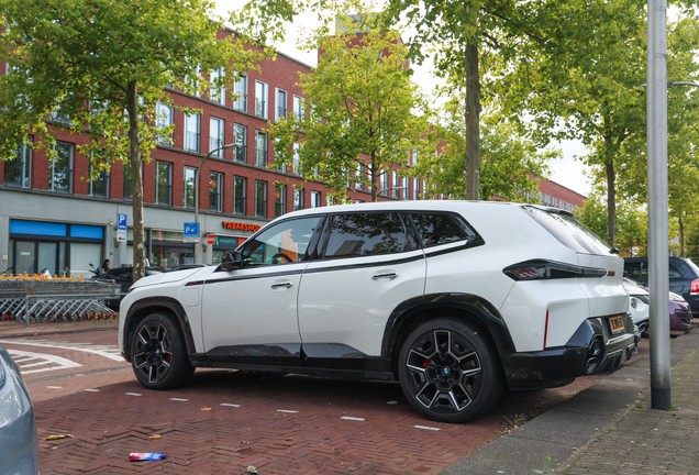 BMW XM G09 Label Red