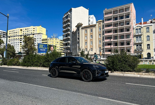 Porsche Macan EV Turbo