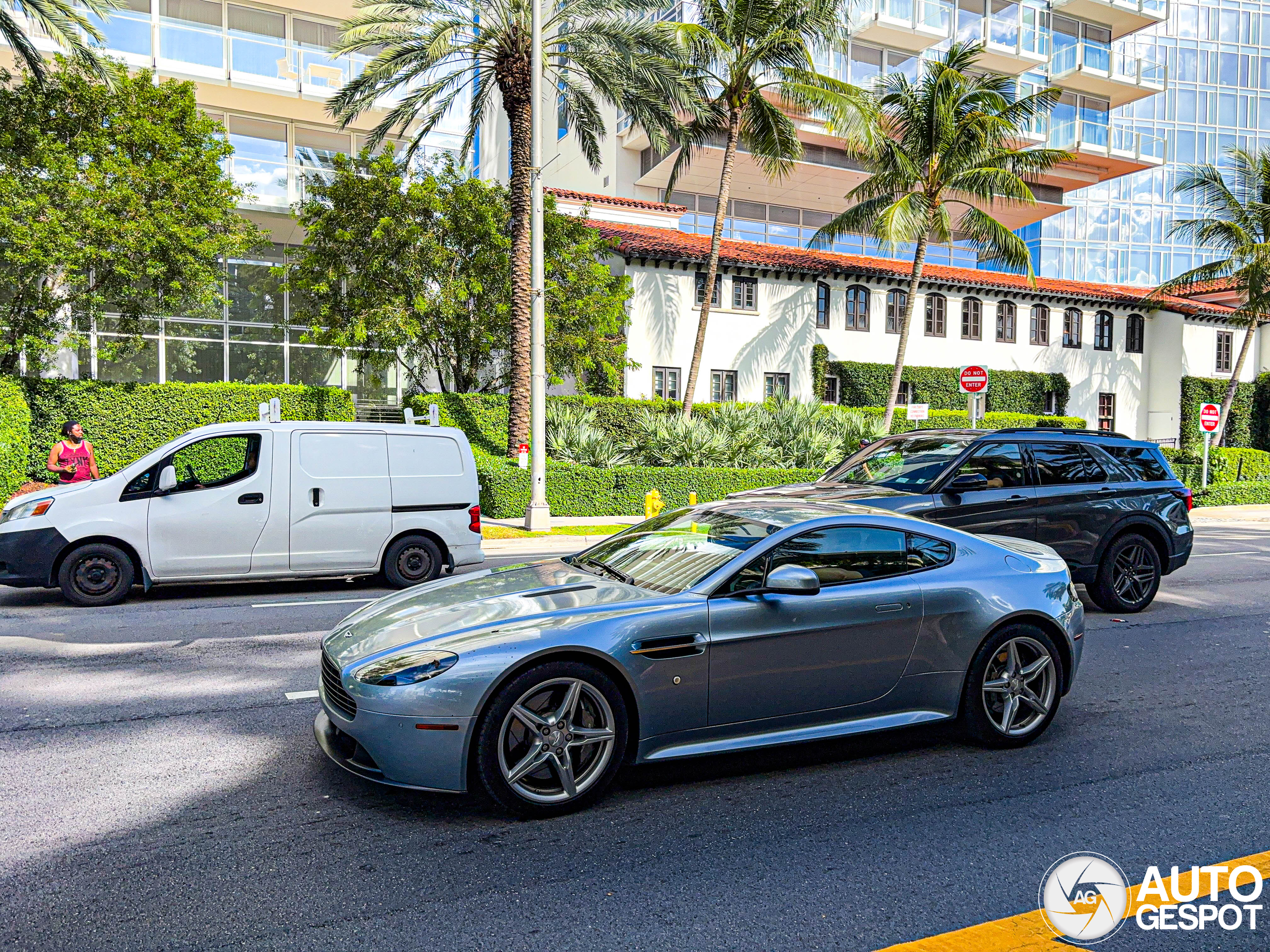 Aston Martin V8 Vantage S