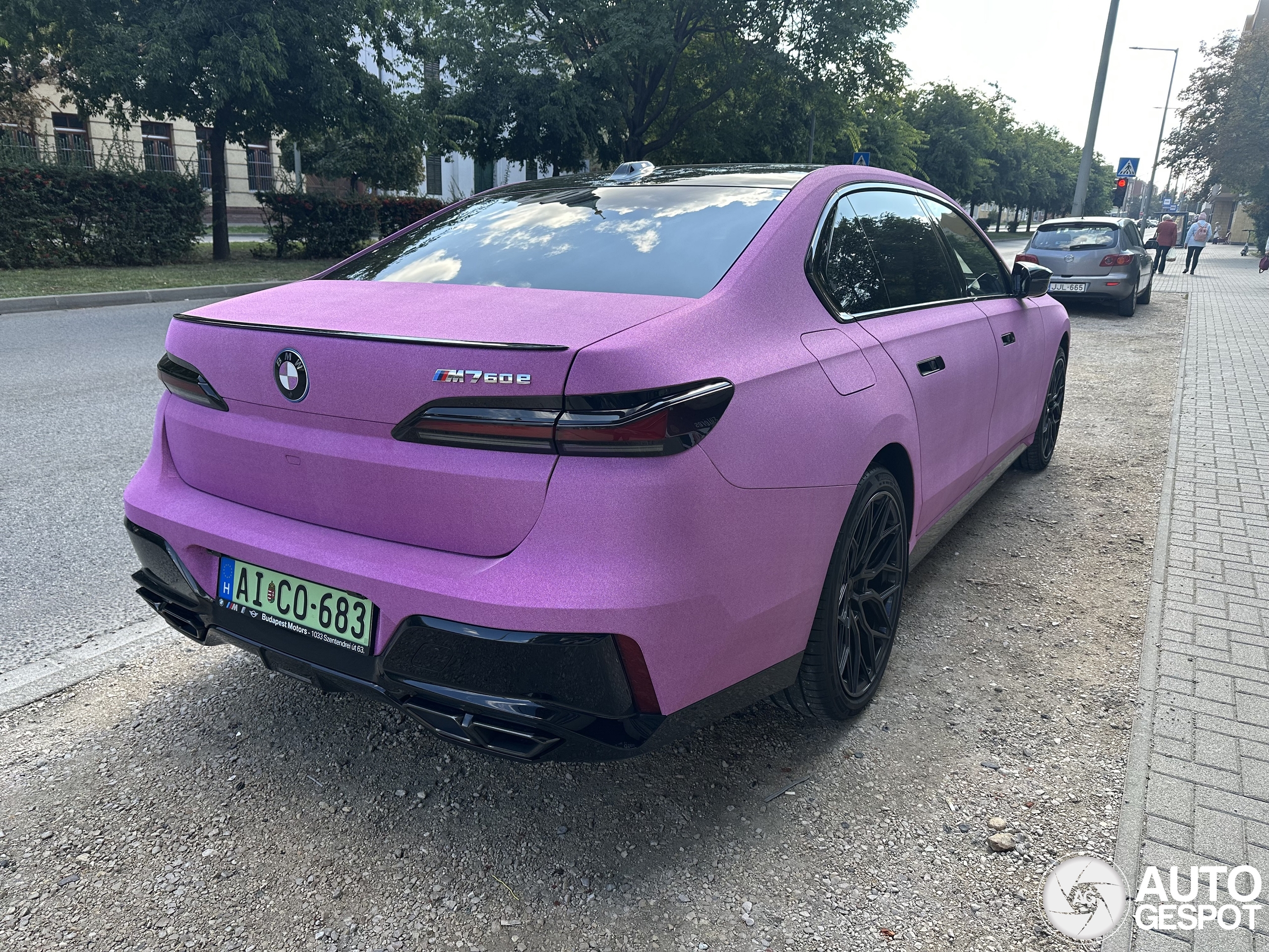 BMW M760e heeft wel heel opvallende wrap