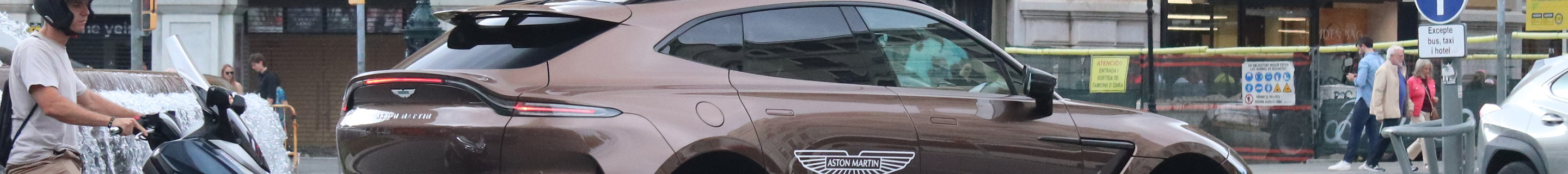 Aston Martin DBX707