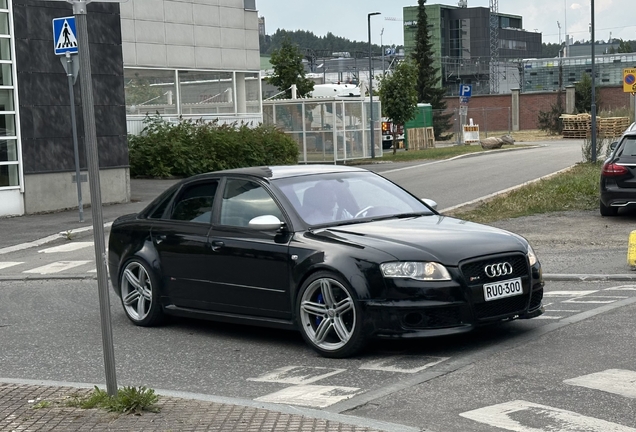 Audi RS4 Sedan