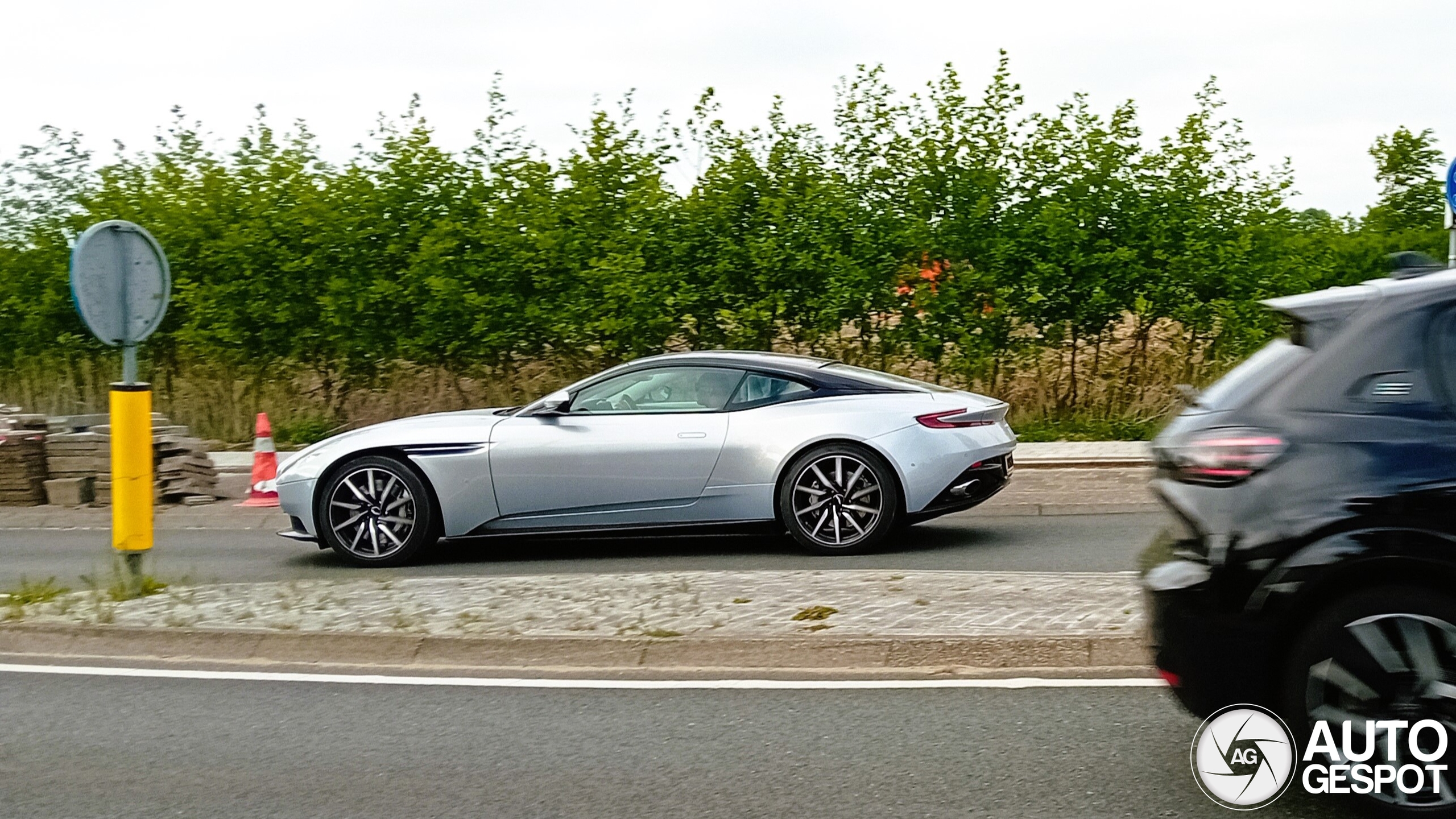 Aston Martin DB11