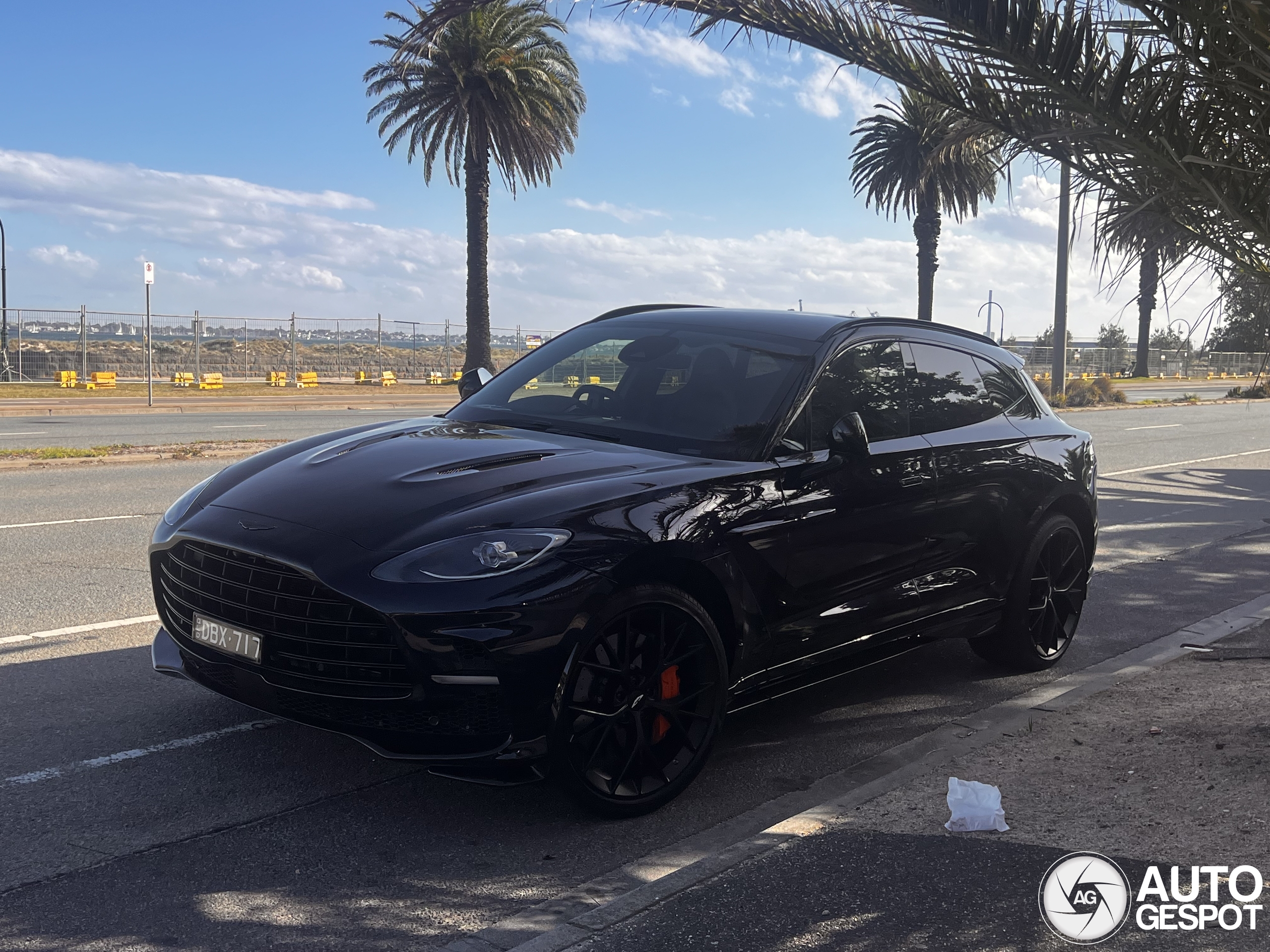 Aston Martin DBX707