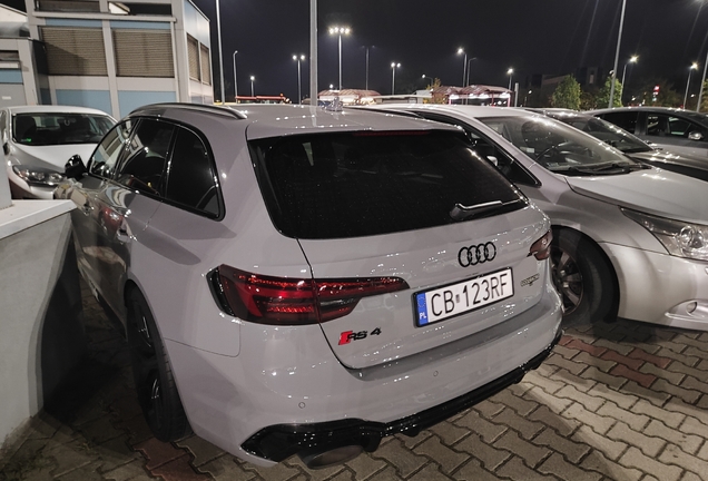 Audi RS4 Avant B9