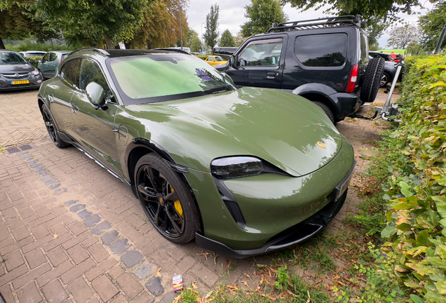 Porsche Taycan Turbo S Cross Turismo