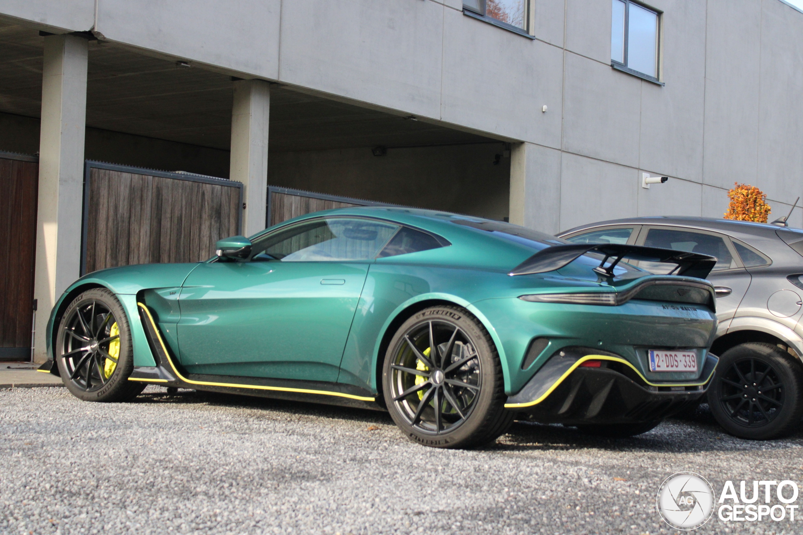 Aston Martin V12 Vantage 2023