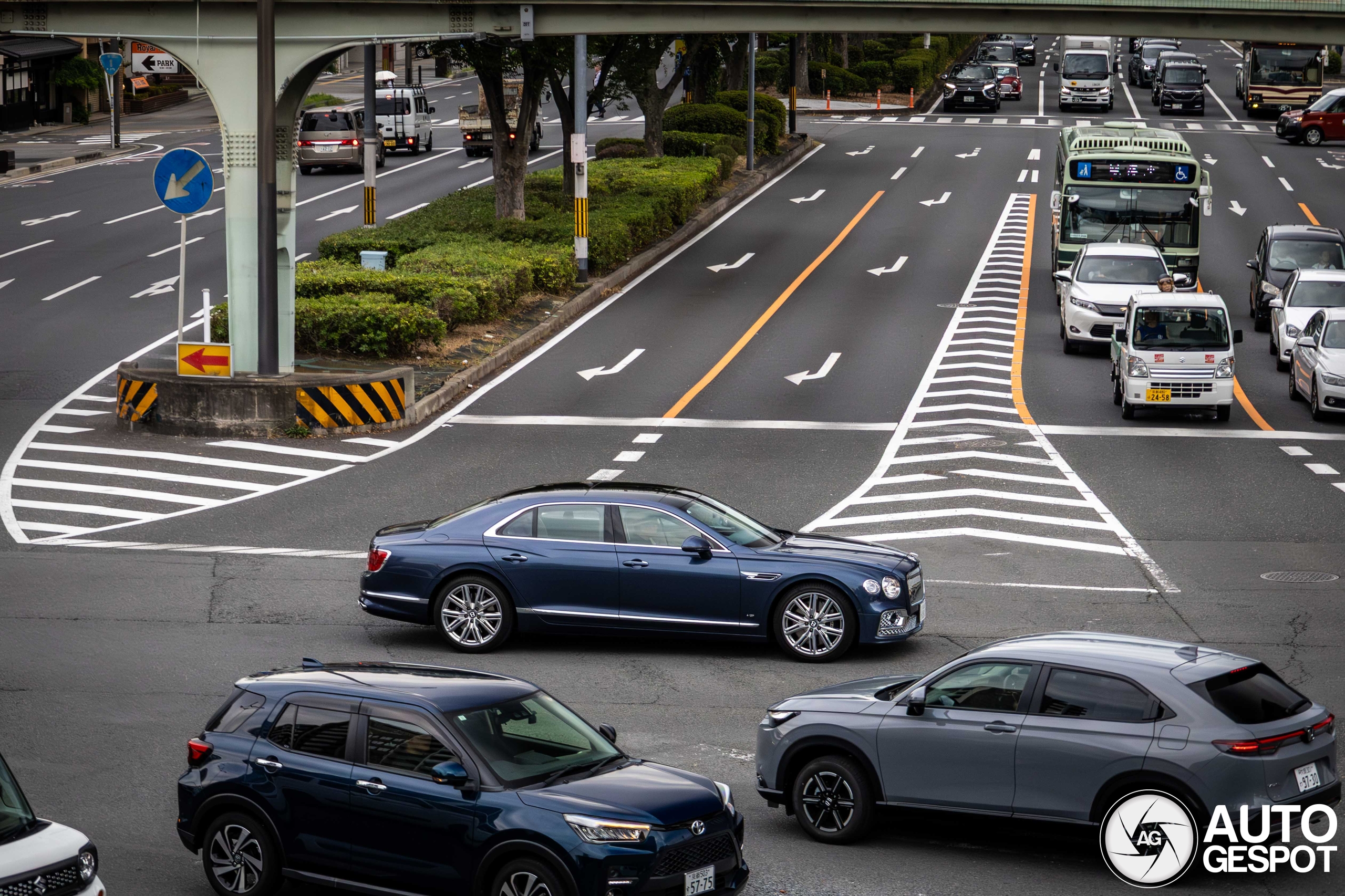 Bentley Flying Spur V8 2021