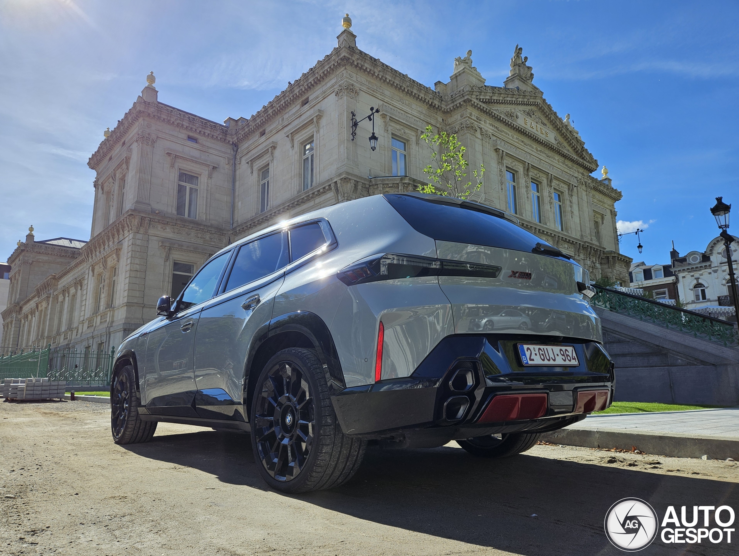 BMW XM G09 Label Red