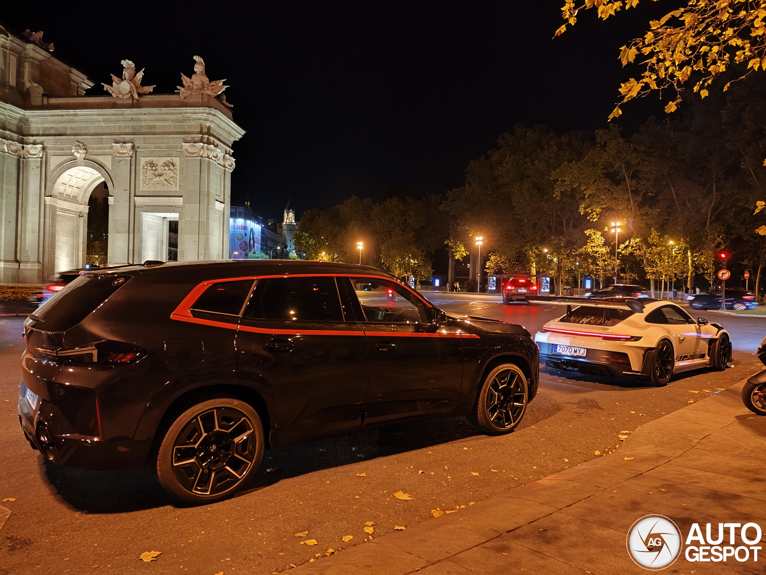 BMW XM G09 Label Red