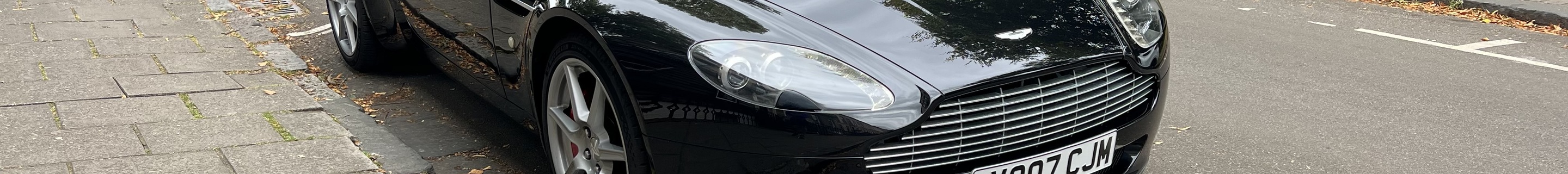 Aston Martin V8 Vantage Roadster