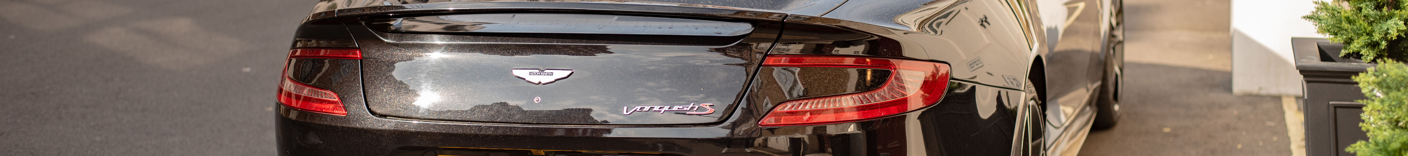 Aston Martin Vanquish S 2017