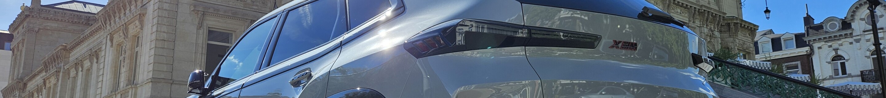 BMW XM G09 Label Red