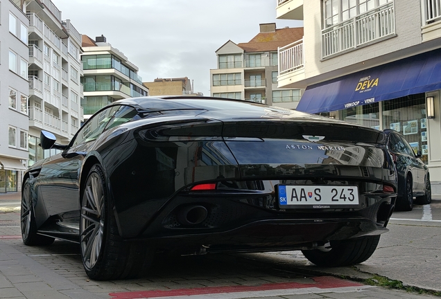 Aston Martin DB12