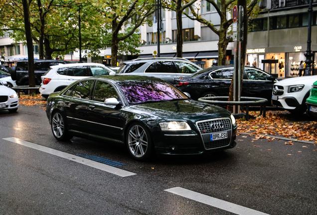 Audi S8 D3