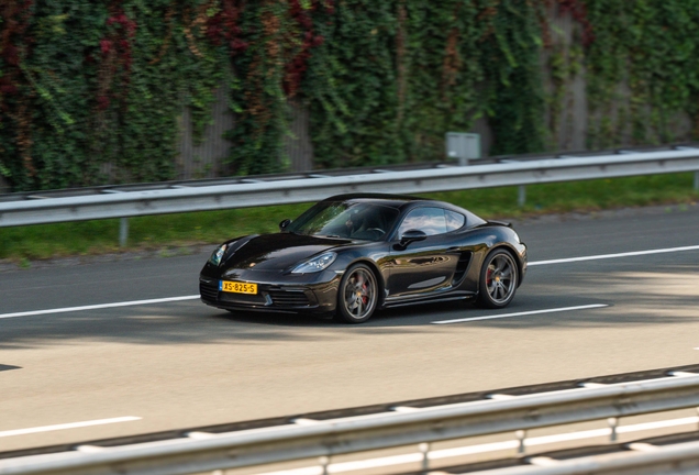 Porsche 718 Cayman S