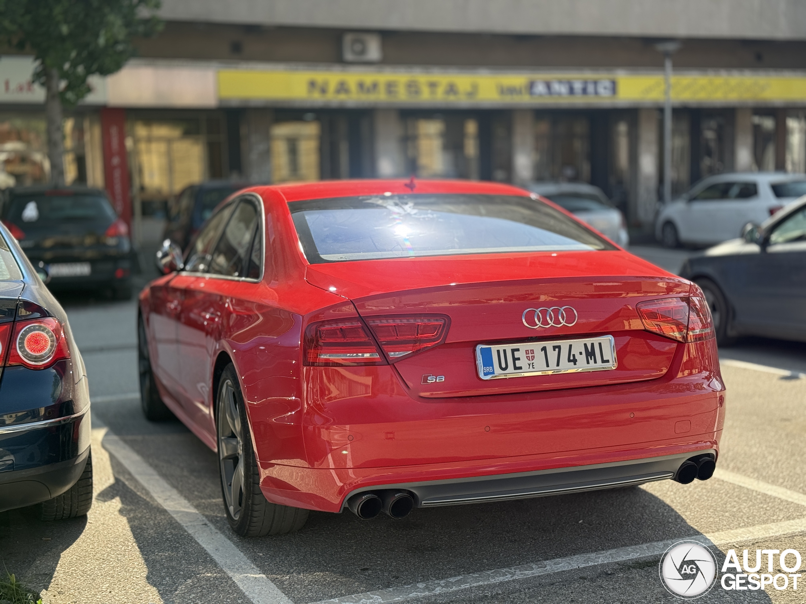 Rode Audi S8 is een zeldzaamheid