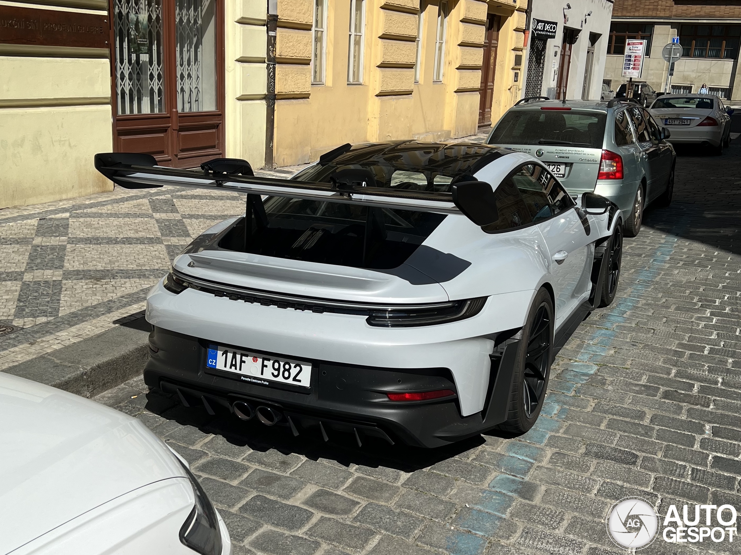 Porsche 992 GT3 RS MkI Weissach Package