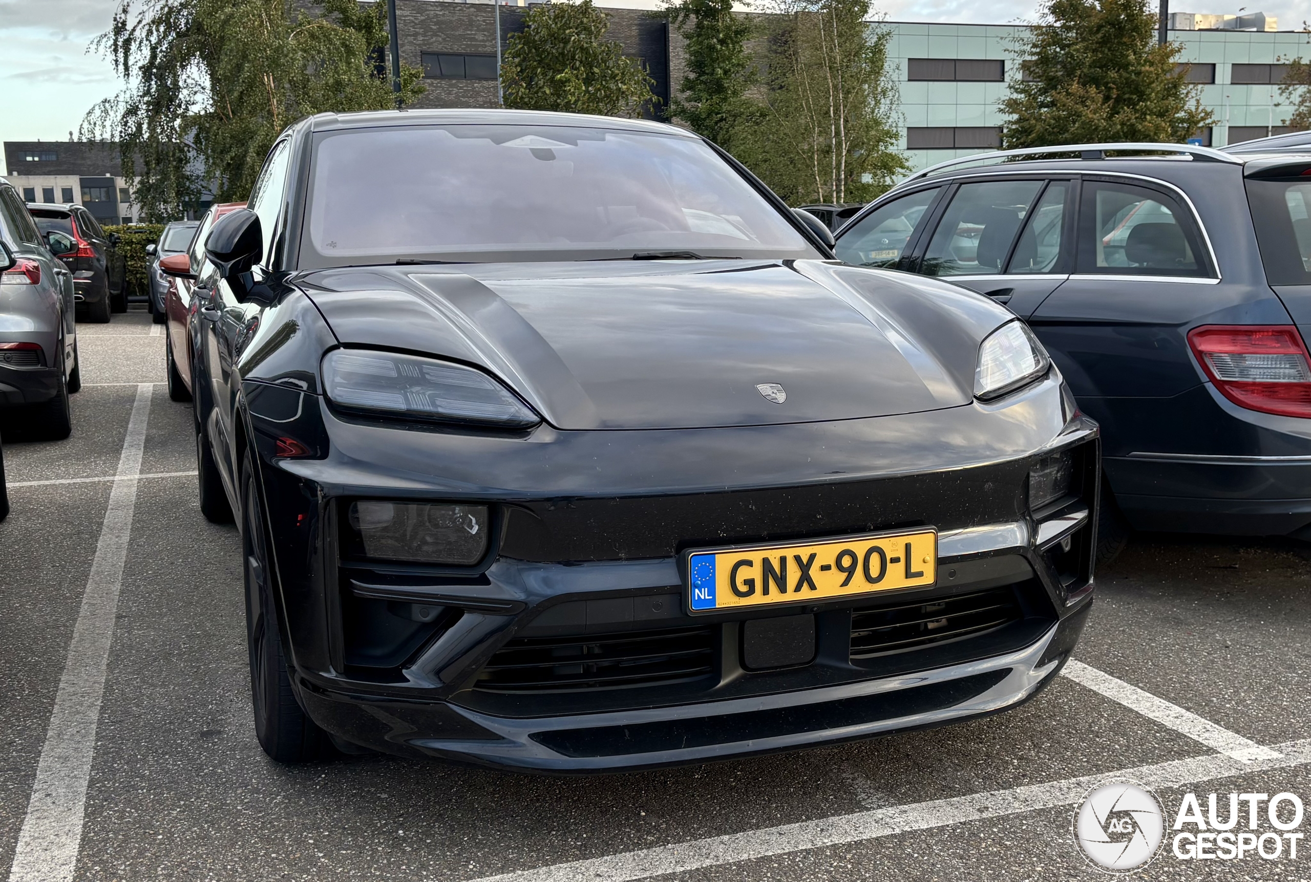 Porsche Macan EV Turbo
