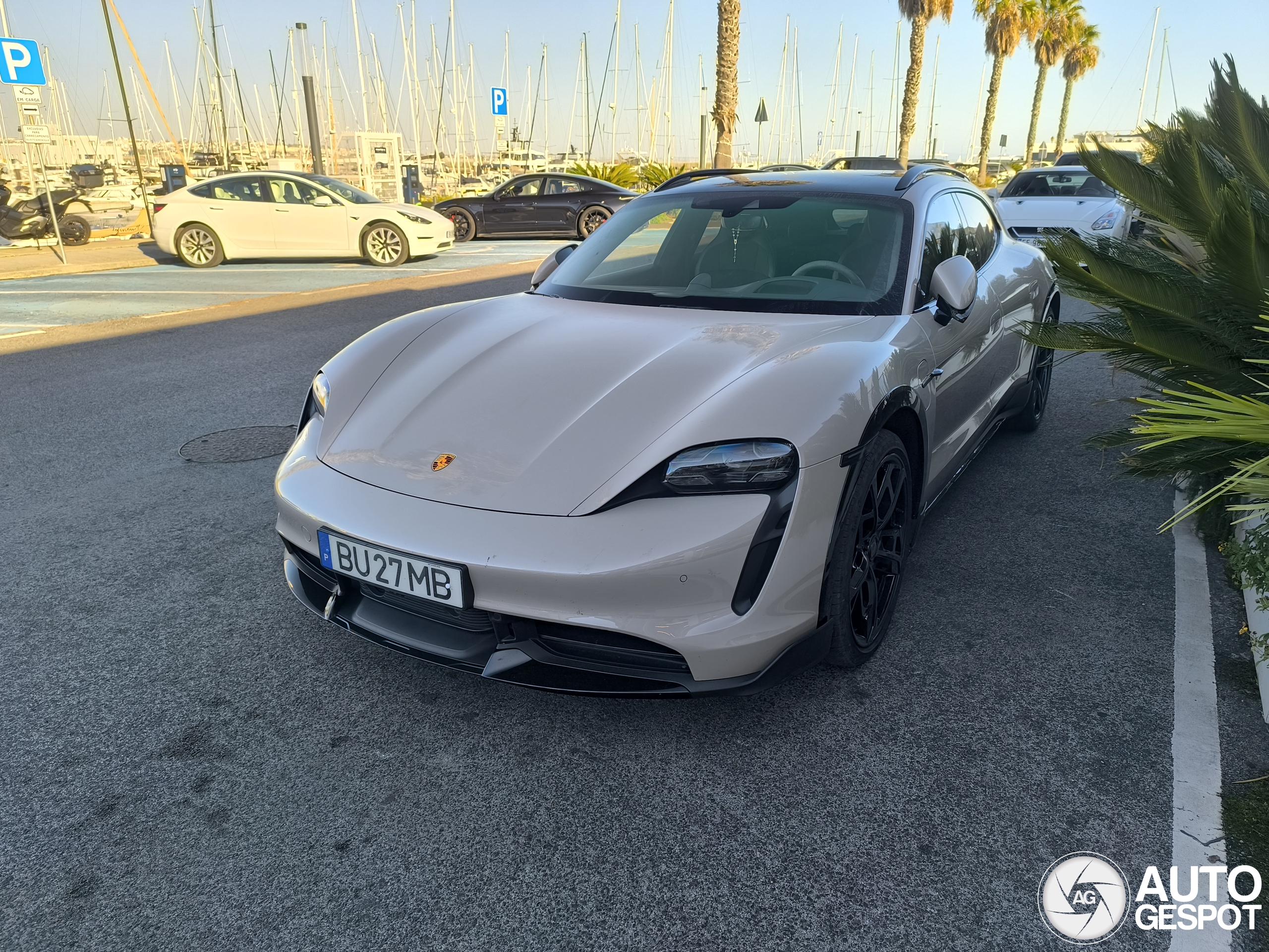 Porsche Taycan Turbo S Cross Turismo