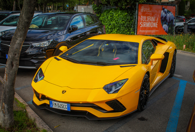 Lamborghini Aventador S LP740-4